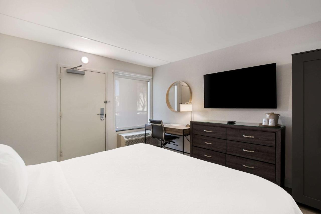 Revival Hotel