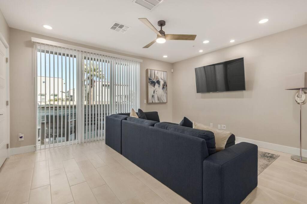 Miller Square 1009