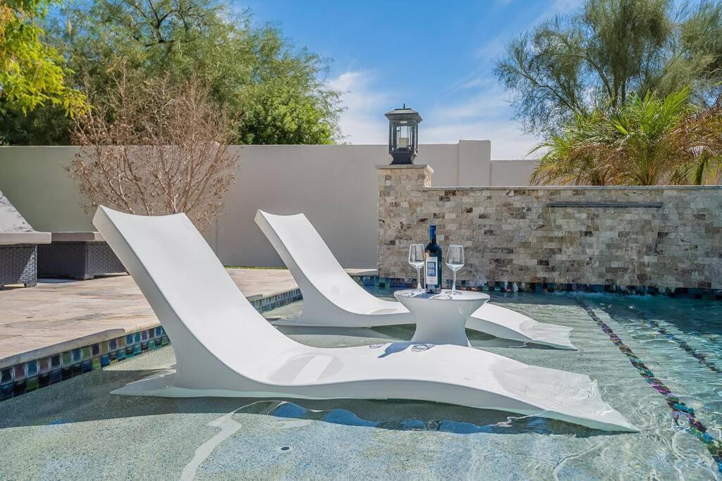 7 Bed Heated Pool And Golf Apartment Scottsdale