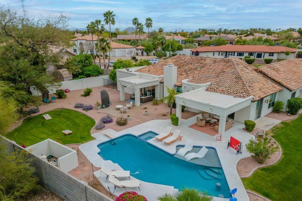 Stunning 5 Bed Luxury Oasis Heated Pool Hot Tub Apartment *