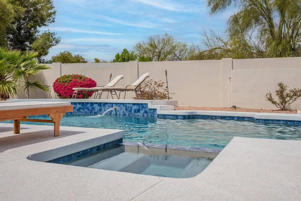 Stunning 5 Bed Luxury Oasis Heated Pool Hot Tub Apartment