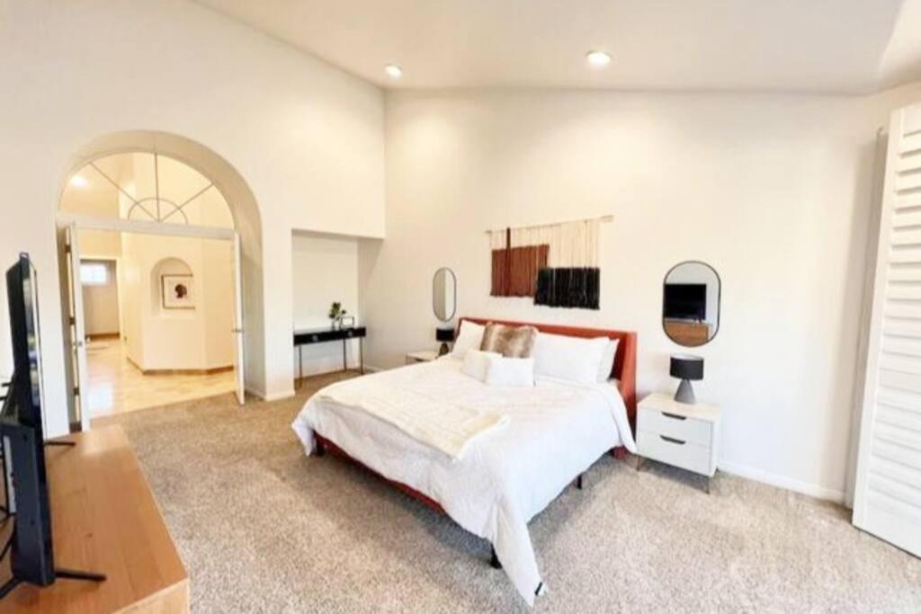 Stunning 5 Bed Luxury Oasis Heated Pool Hot Tub