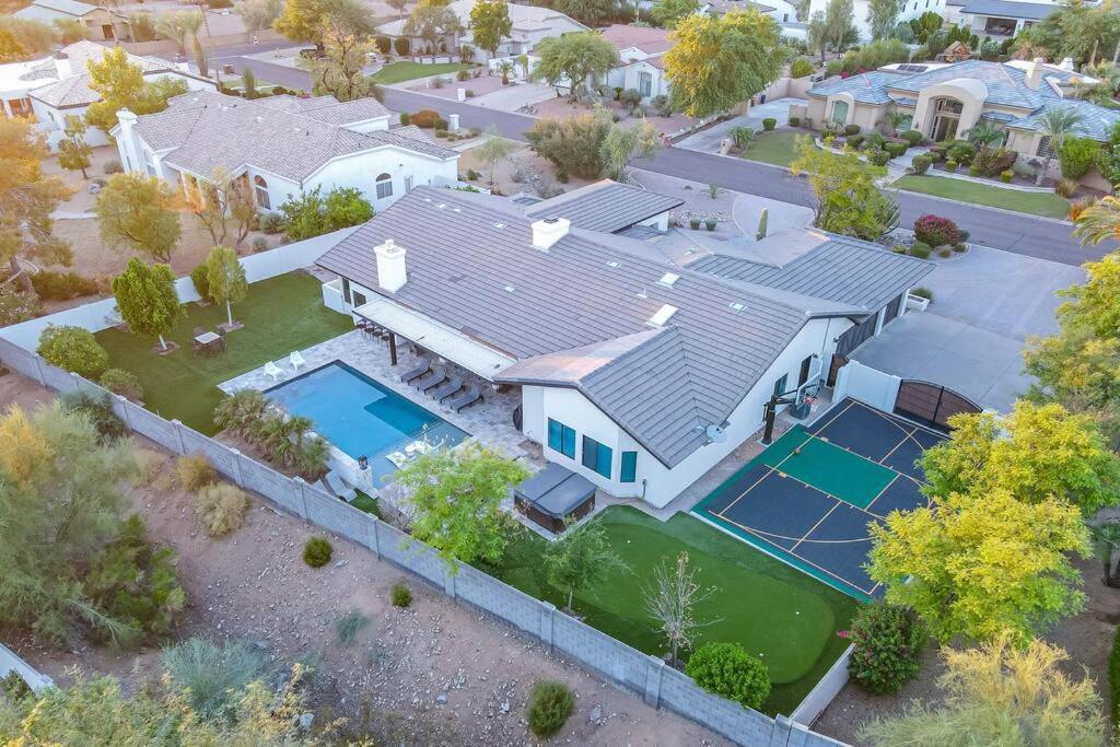 7 Bed Heated Pool And Golf Apartment Scottsdale