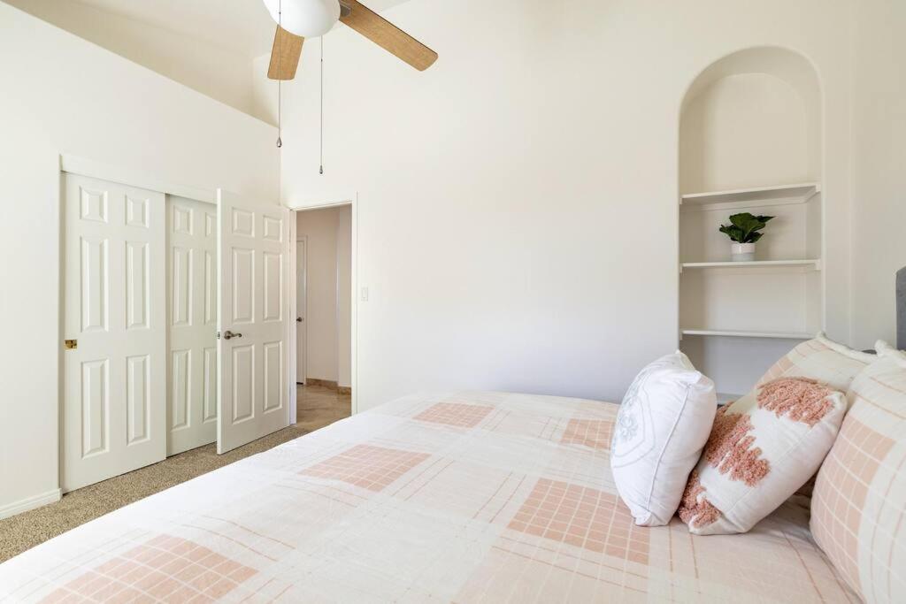 Stunning 5 Bed Luxury Oasis Heated Pool Hot Tub Apartment Scottsdale