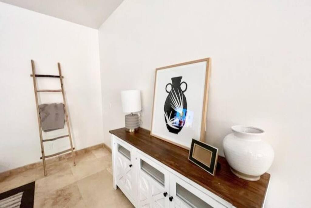 Stunning 5 Bed Luxury Oasis Heated Pool Hot Tub Apartment Scottsdale