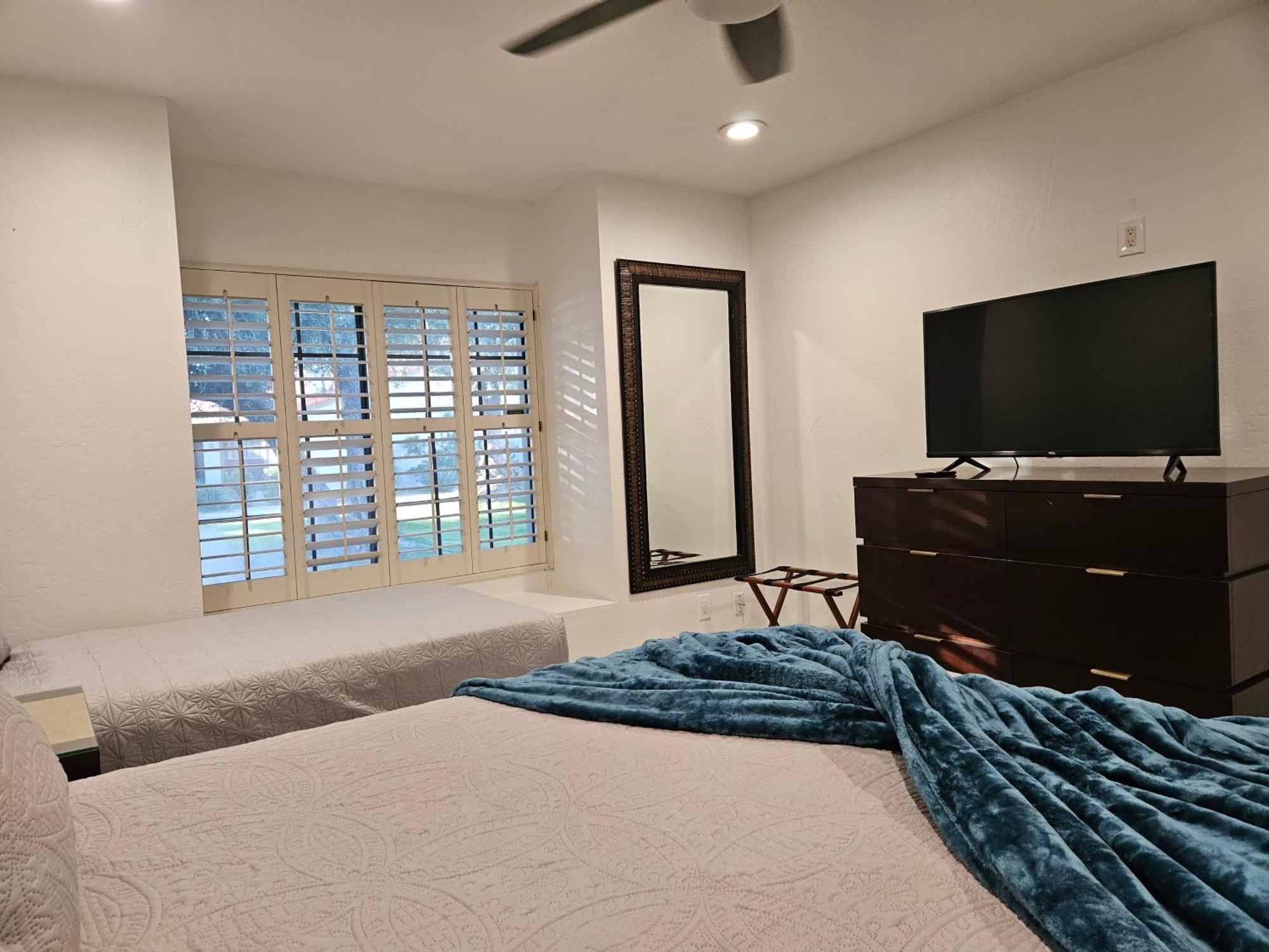 A Few Steps To Heated Pool, Tennis, Bike Trail Holiday home *