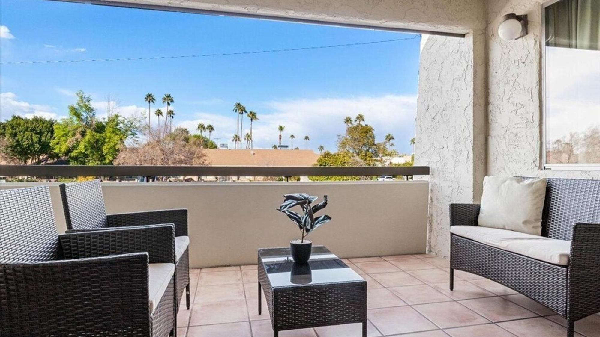 Beautiful 2-bdrm 2-bath In Old Town Holiday home Scottsdale