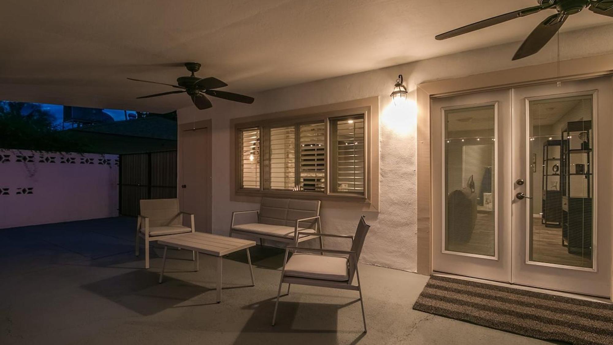 Modern Chic Old Town Wpool & Gym Holiday home