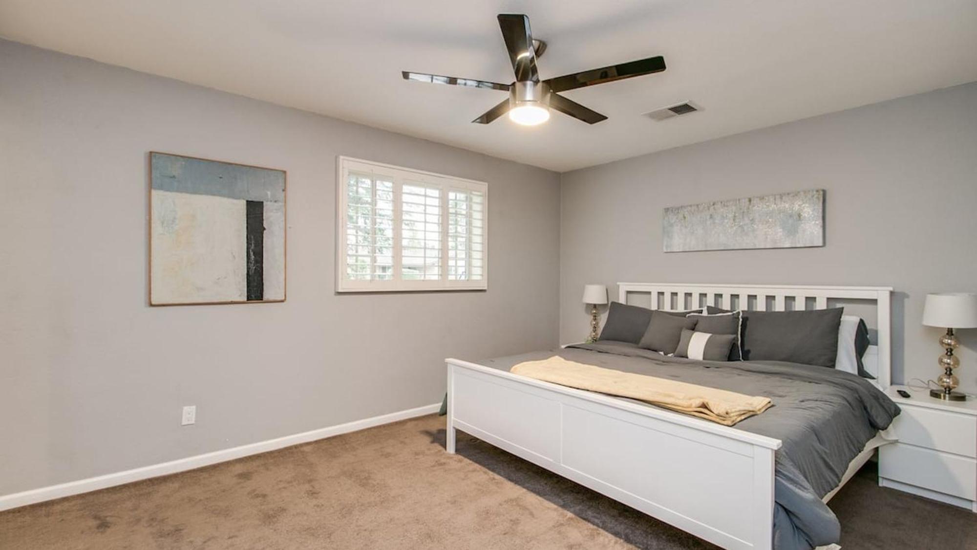 Modern Chic Old Town Wpool & Gym Holiday home