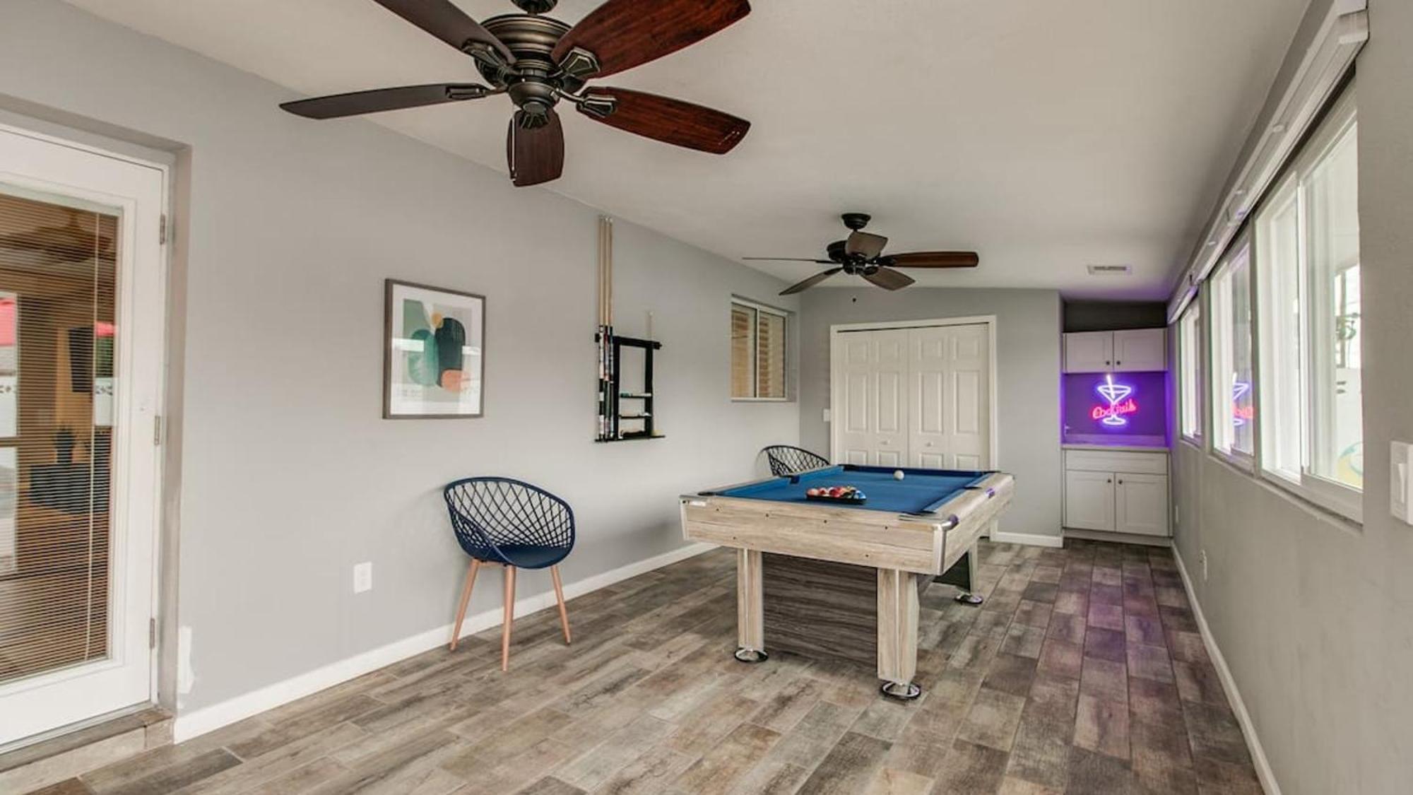 Modern Chic Old Town Wpool & Gym Holiday home *