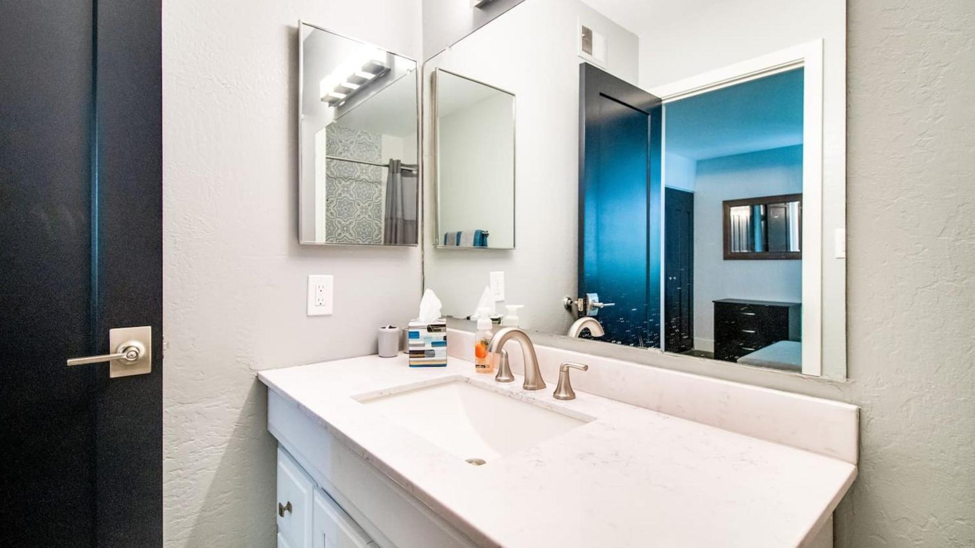Contemporary In Hub Of Old Town Scottsdale