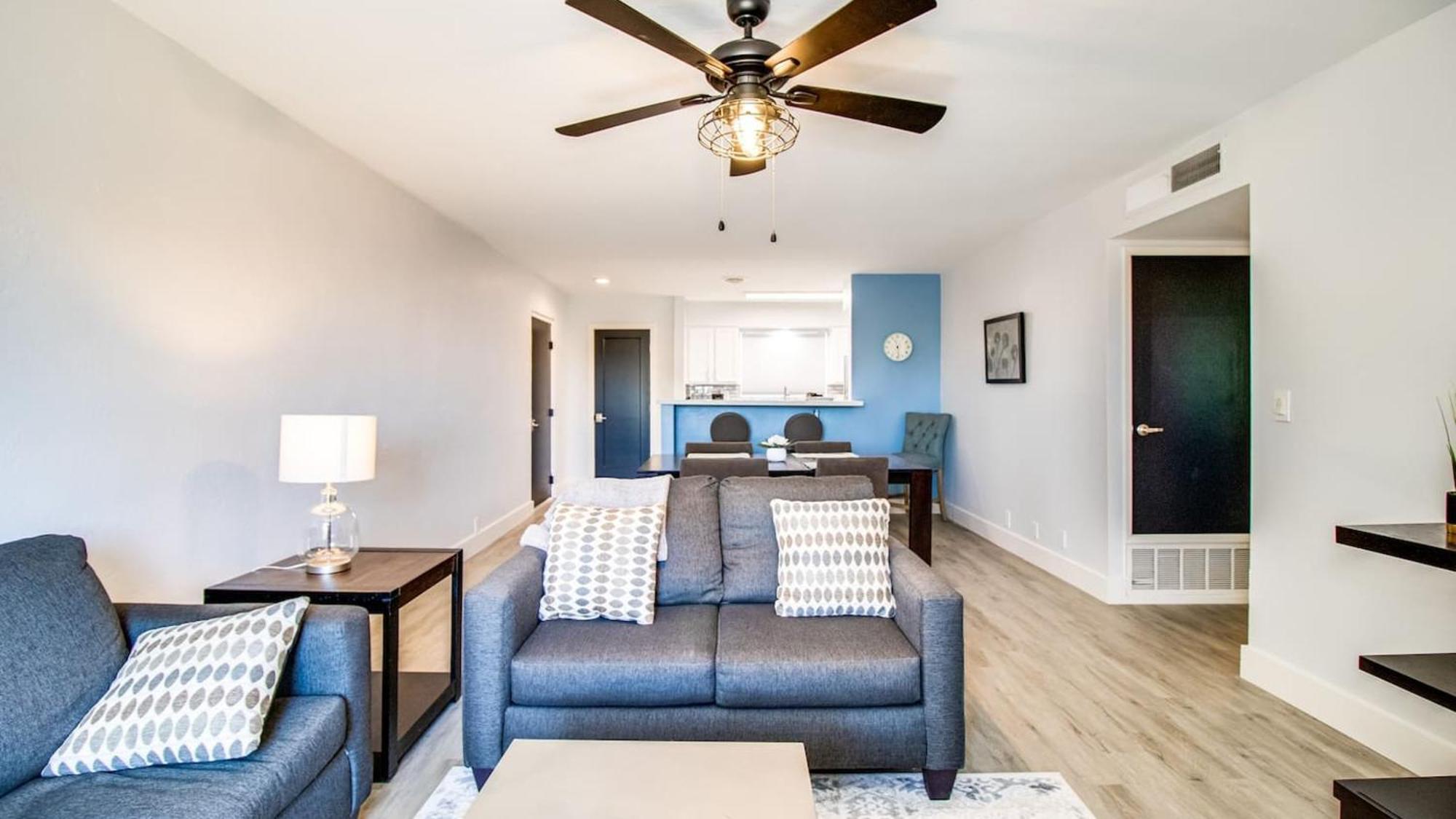 Contemporary In Hub Of Old Town