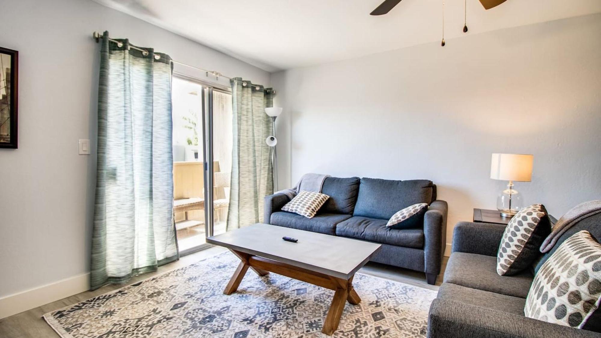Contemporary In Hub Of Old Town