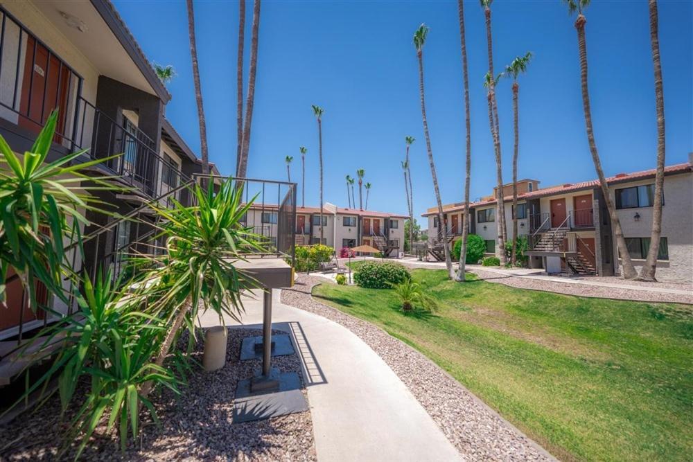 Scottsdale's Premium Short Term Getaway, Fully Furnished 1 Bedroom Homes, Free Golf, Cable, Utilities, Wi-fi, Parking, Pool, And Bike Trails- Unit 231 Apts Scottsdale
