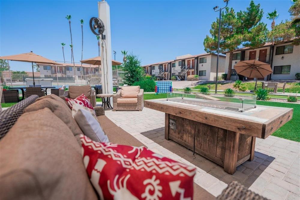 Scottsdale's Premium Short Term Getaway, Fully Furnished 1 Bedroom Homes, Free Golf, Cable, Utilities, Wi-fi, Parking, Pool, And Bike Trails- Unit 231 Apts