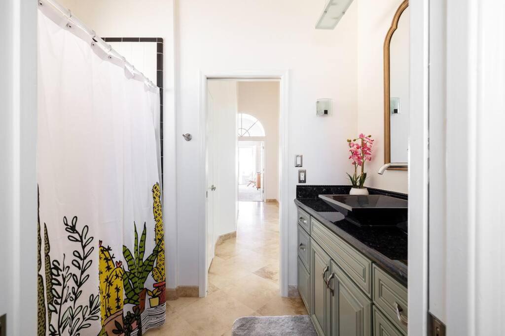 Stunning 5 Bed Luxury Oasis Heated Pool Hot Tub * Scottsdale