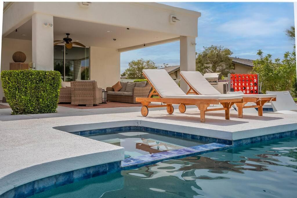 Apartment Stunning 5 Bed Luxury Oasis Heated Pool Hot Tub *