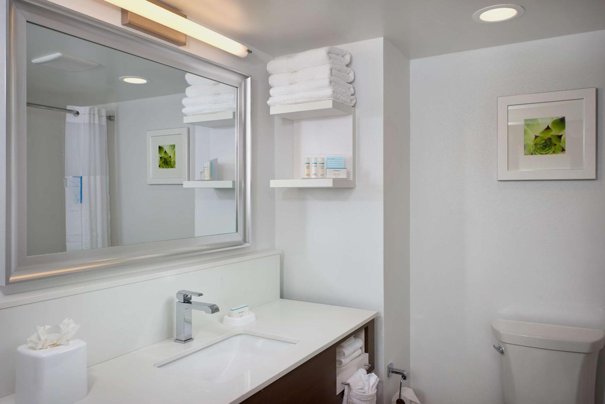 Hampton & On Shea Blvd Hotel 3*