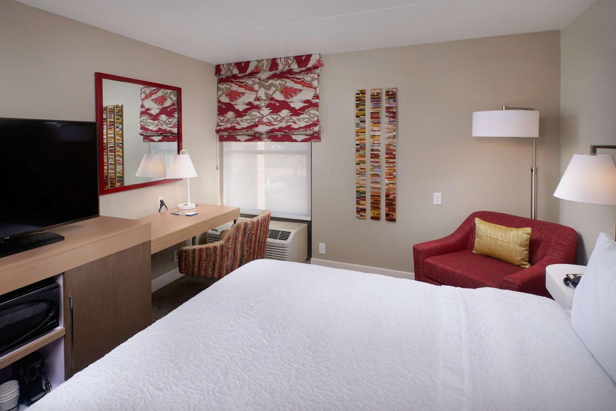 Hampton & On Shea Blvd Hotel 3*