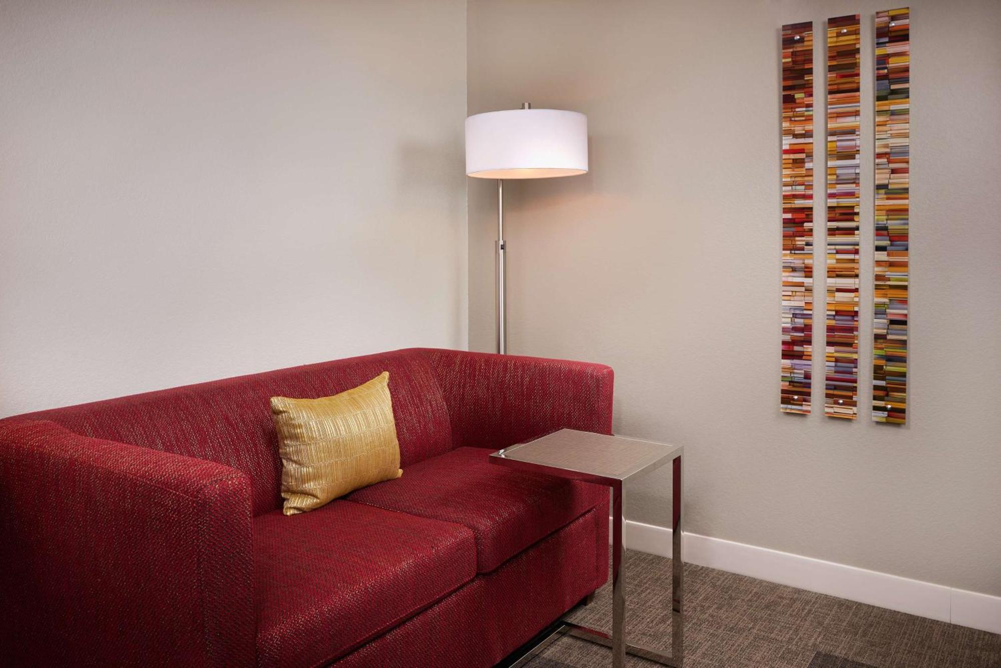 Hampton & On Shea Blvd Hotel 3*