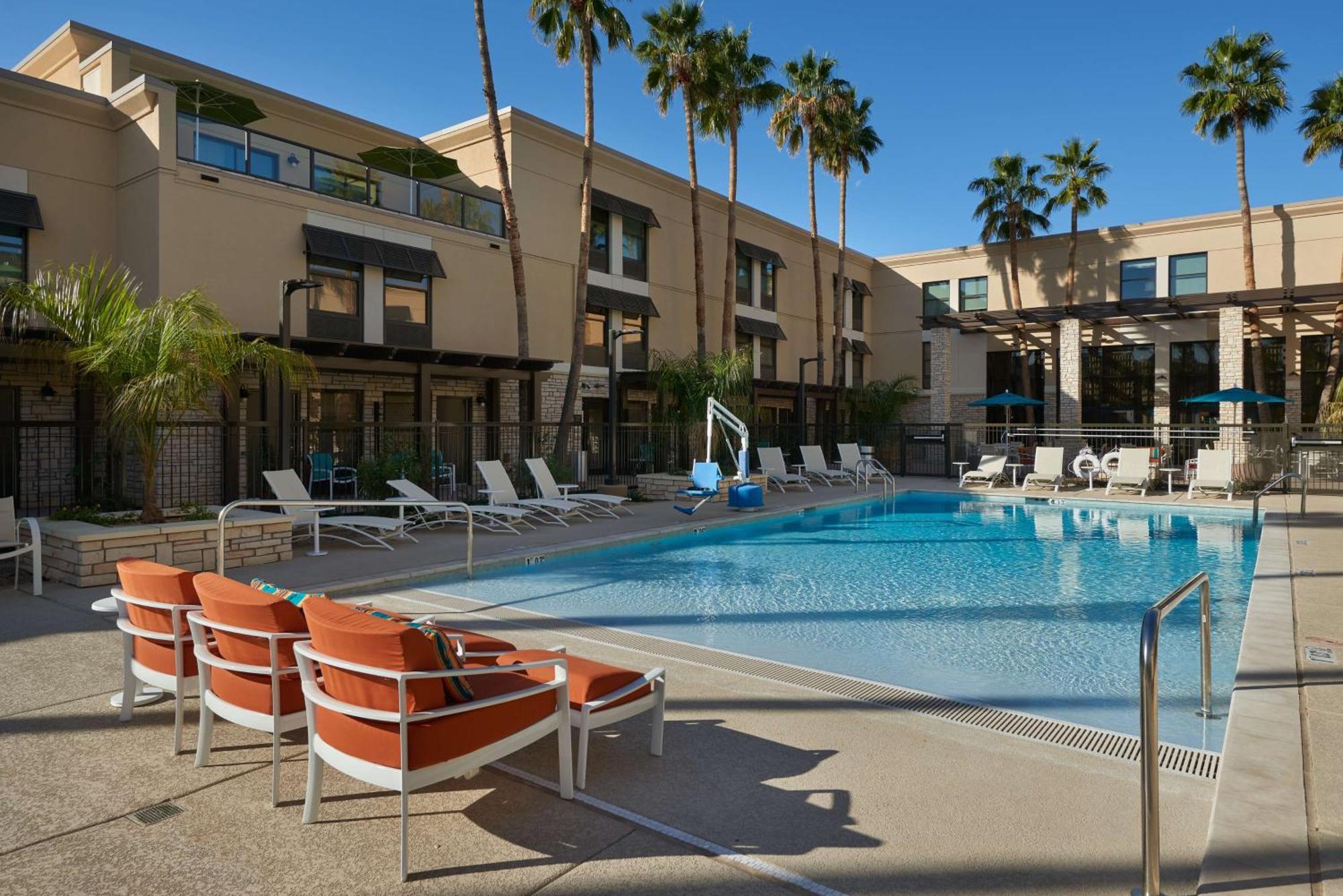 Hotel Hampton & On Shea Blvd 3*