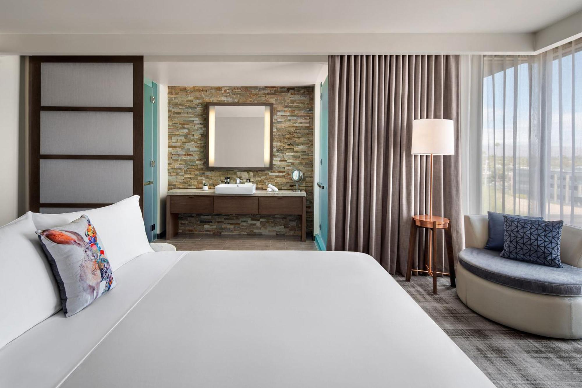 W Hotel 4*