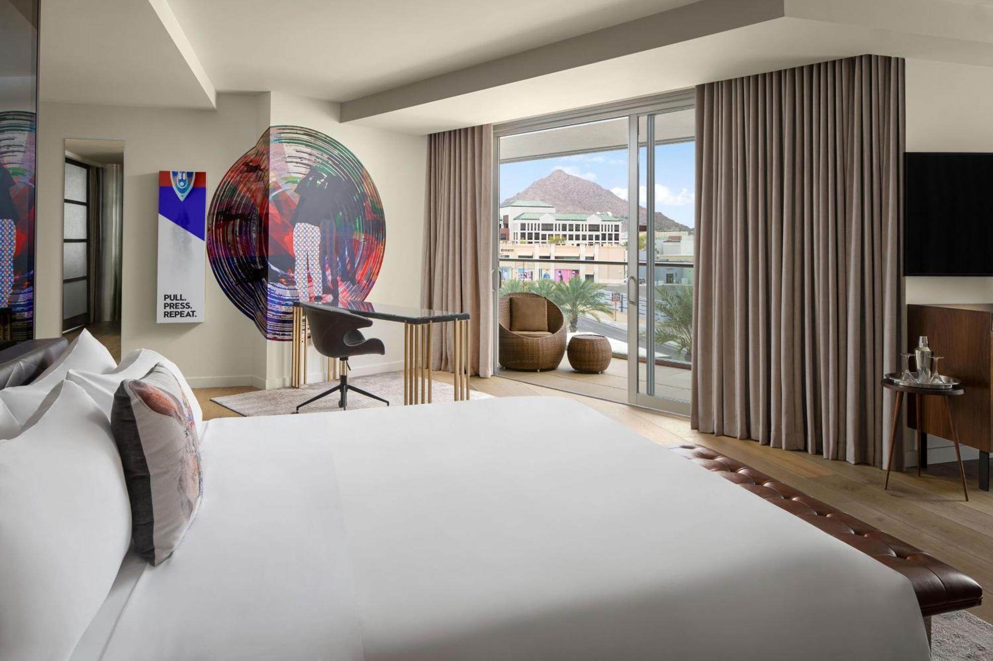 W Hotel 4*