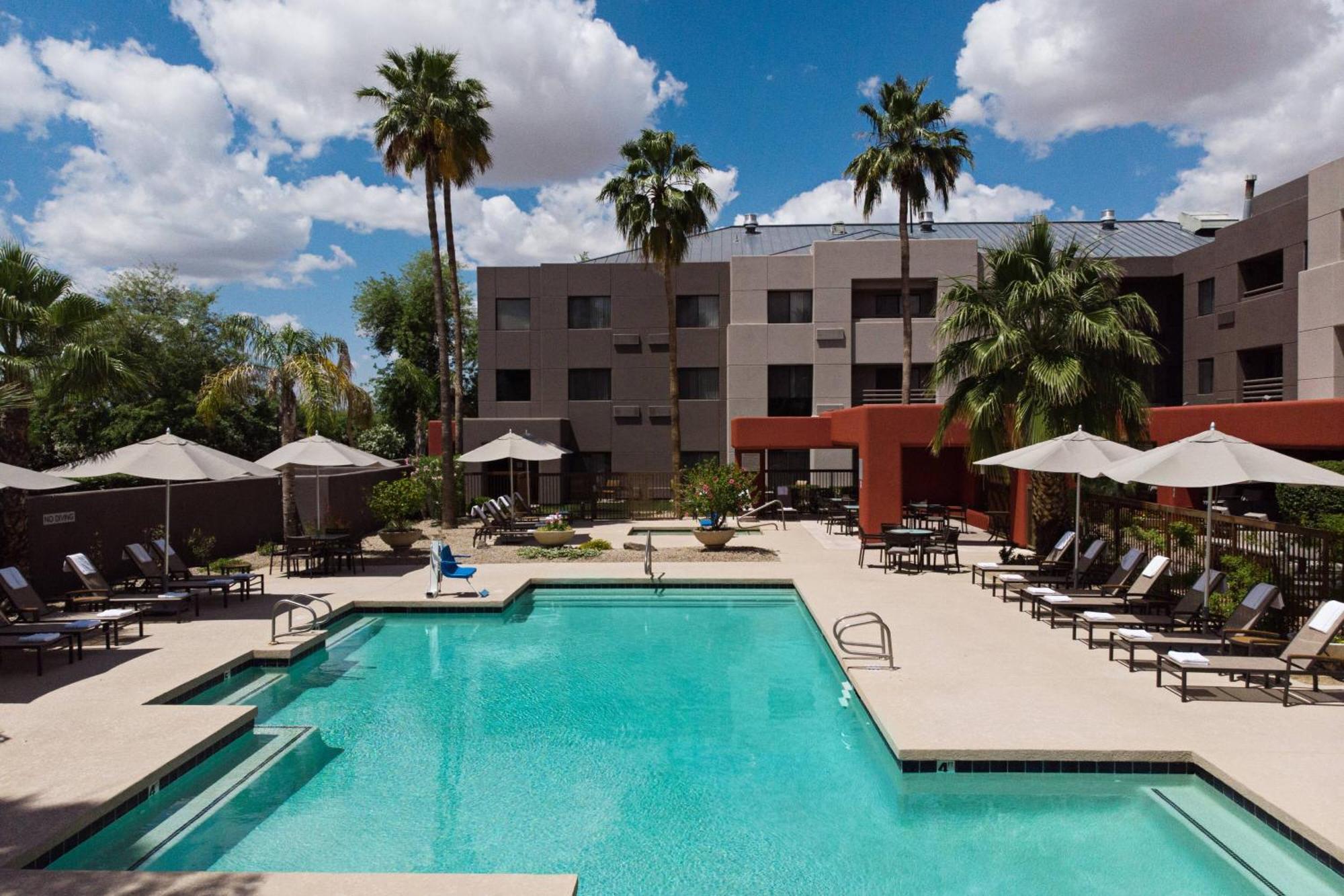 Courtyard North Hotel