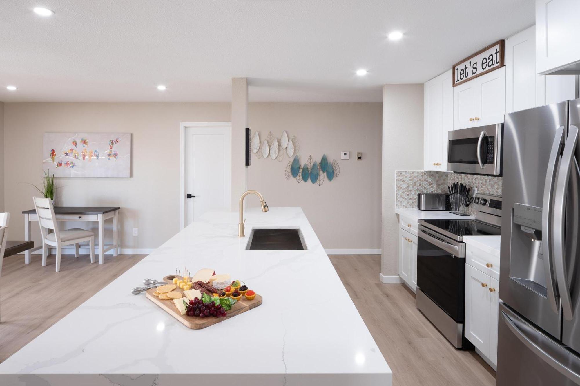 Blue Tides Getaway - Private Pool & Fire Pit Holiday home *