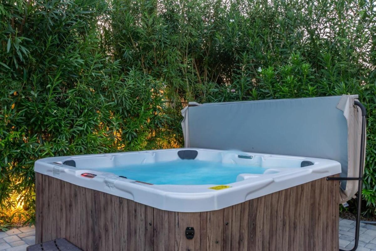 Old Town Family Retreat-free Heated Pool-spa-putt Grn-gym