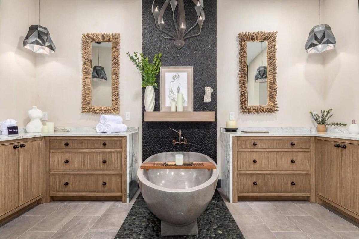 Stonewood Villa-ultralux 6br-5 Showers-htd Pool Holiday home