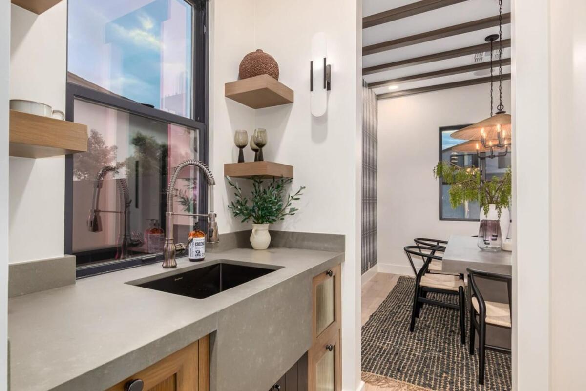 Holiday home Stonewood Villa-ultralux 6br-5 Showers-htd Pool