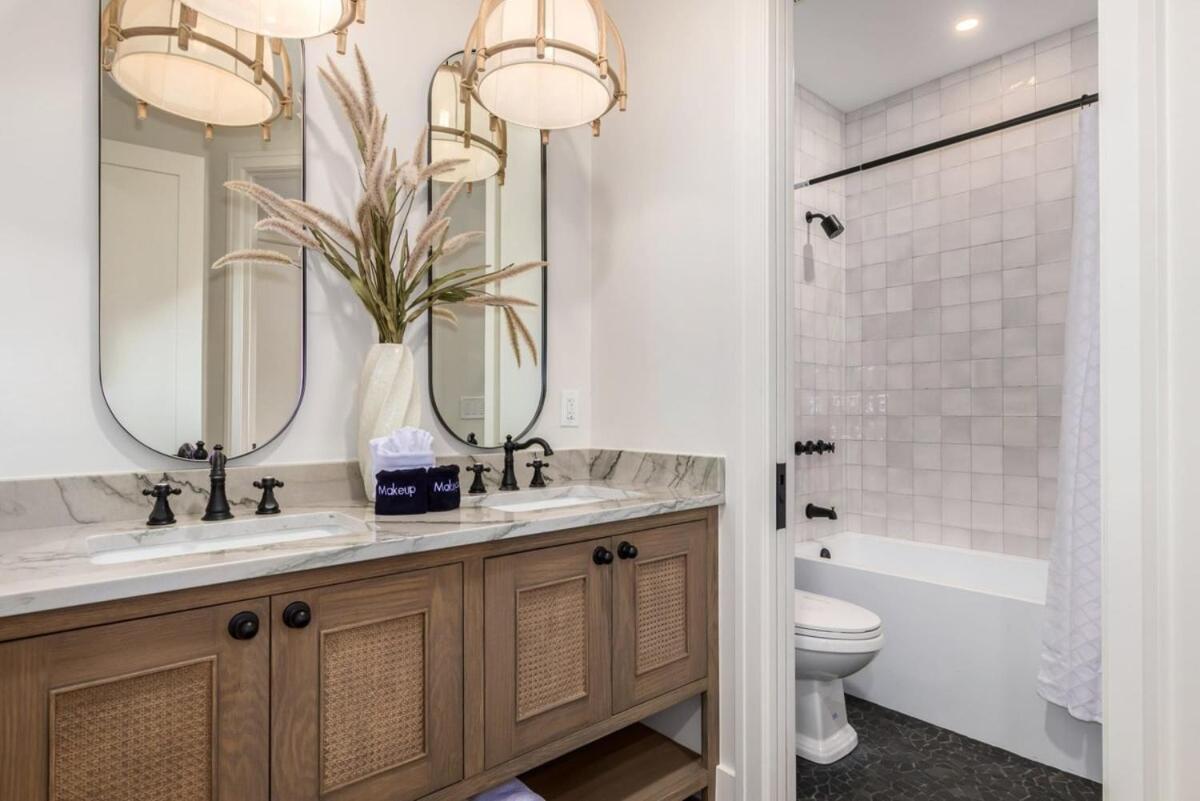 Holiday home Stonewood Villa-ultralux 6br-5 Showers-htd Pool