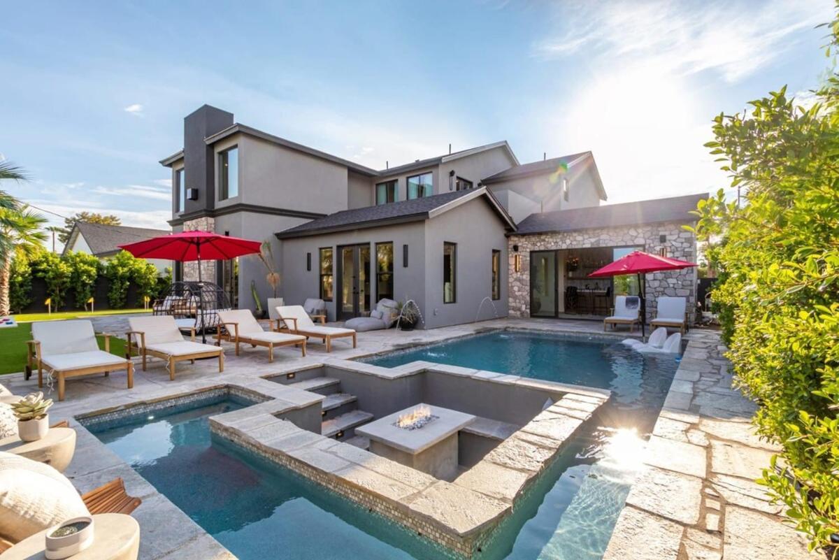Holiday home Stonewood Villa-ultralux 6br-5 Showers-htd Pool
