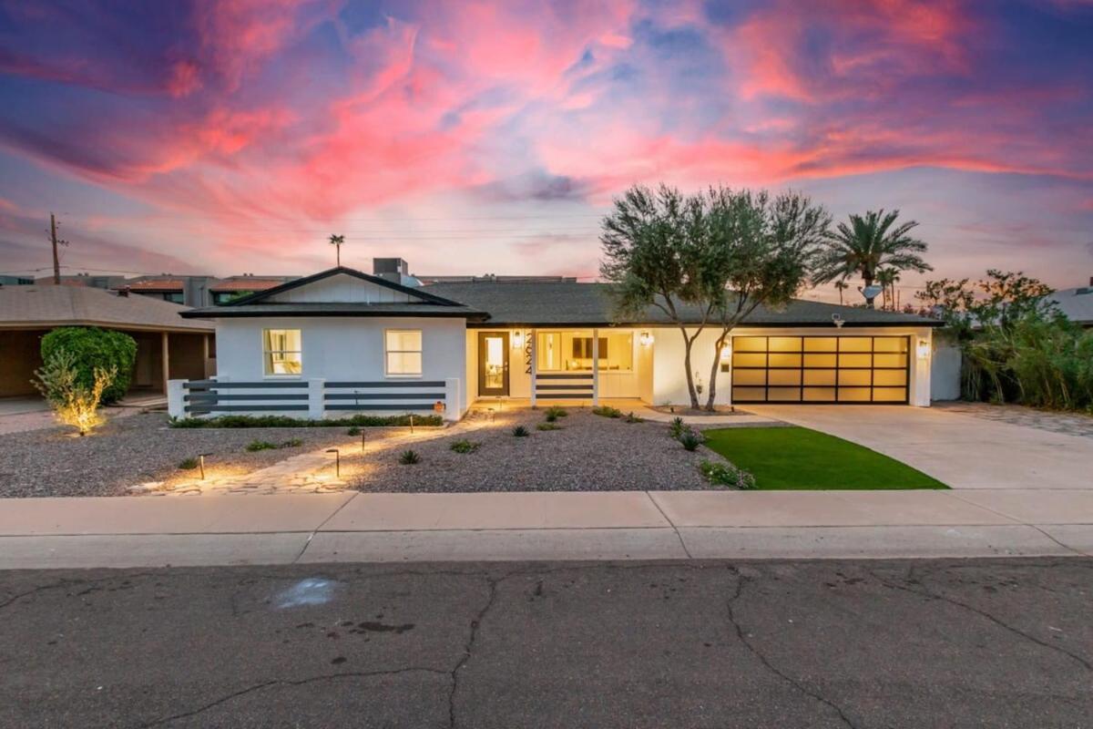 Holiday home Old Town Family Retreat-free Heated Pool-spa-putt Grn-gym Scottsdale