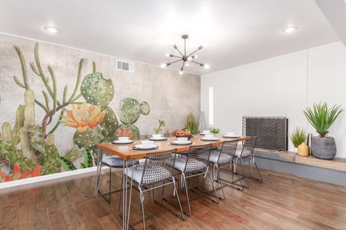 Old Town Family Retreat-free Heated Pool-spa-putt Grn-gym Holiday home Scottsdale