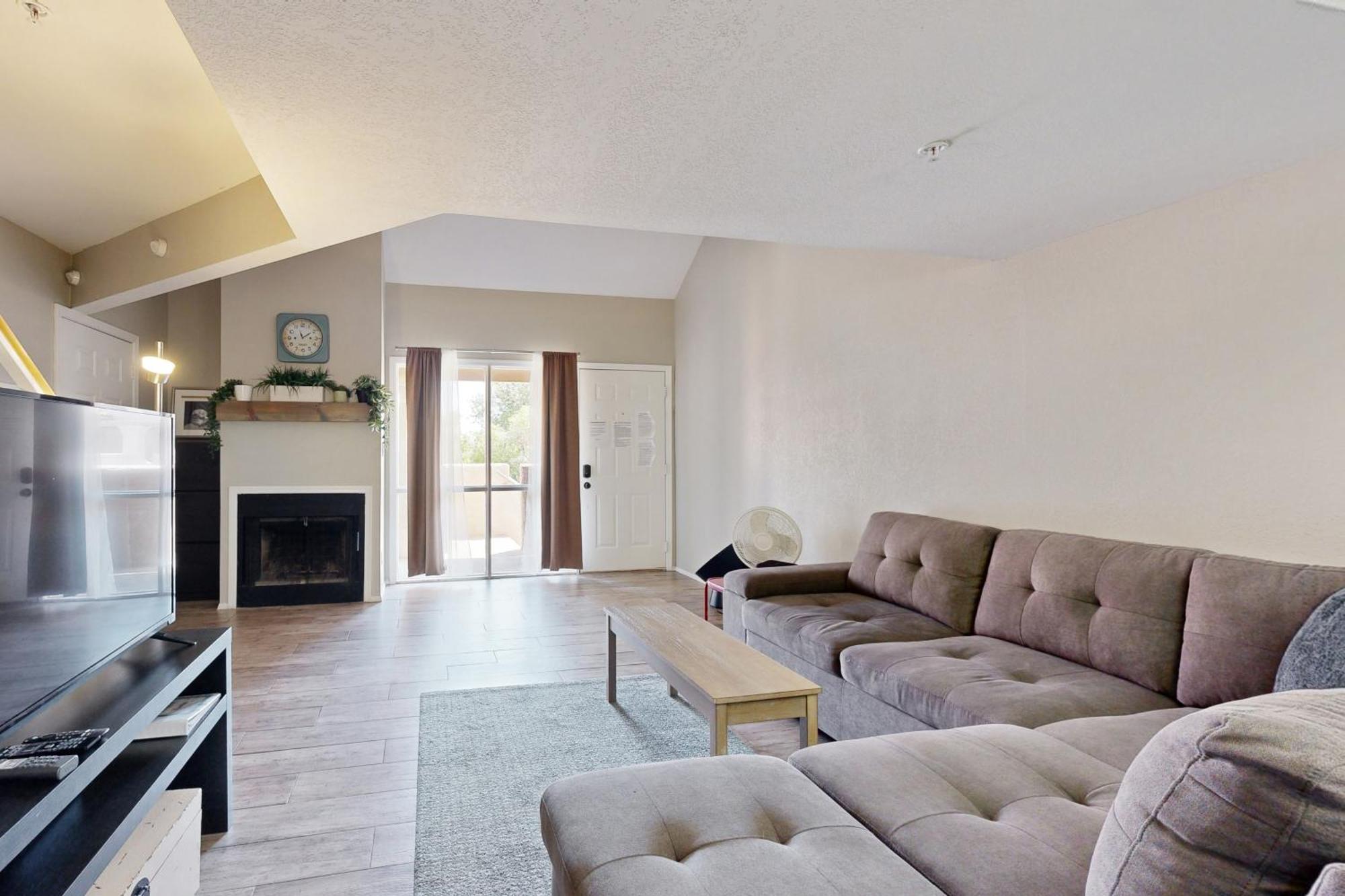 Modern South Apartment *