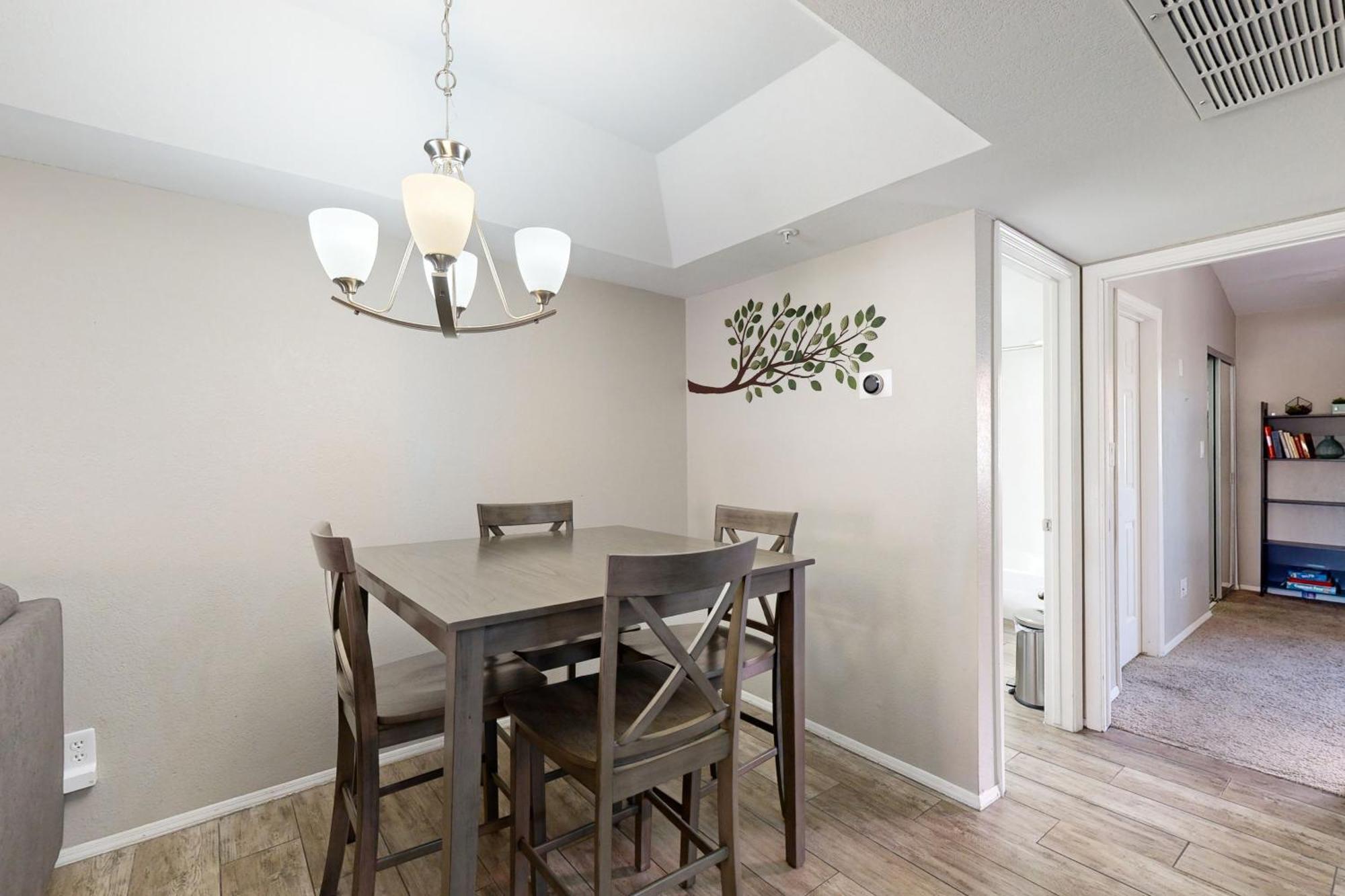 Modern South Apartment *