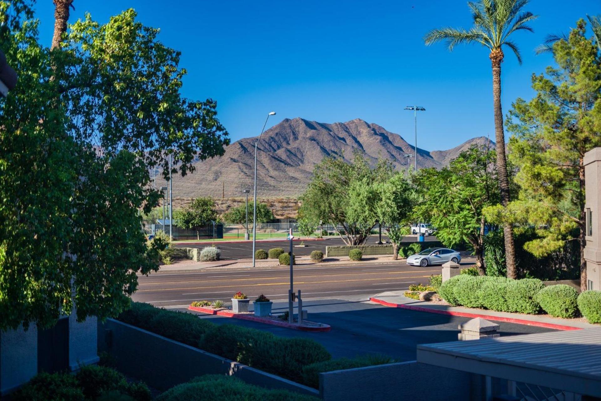 15 Miles To Westworld, Golf, Barrett Jackson
