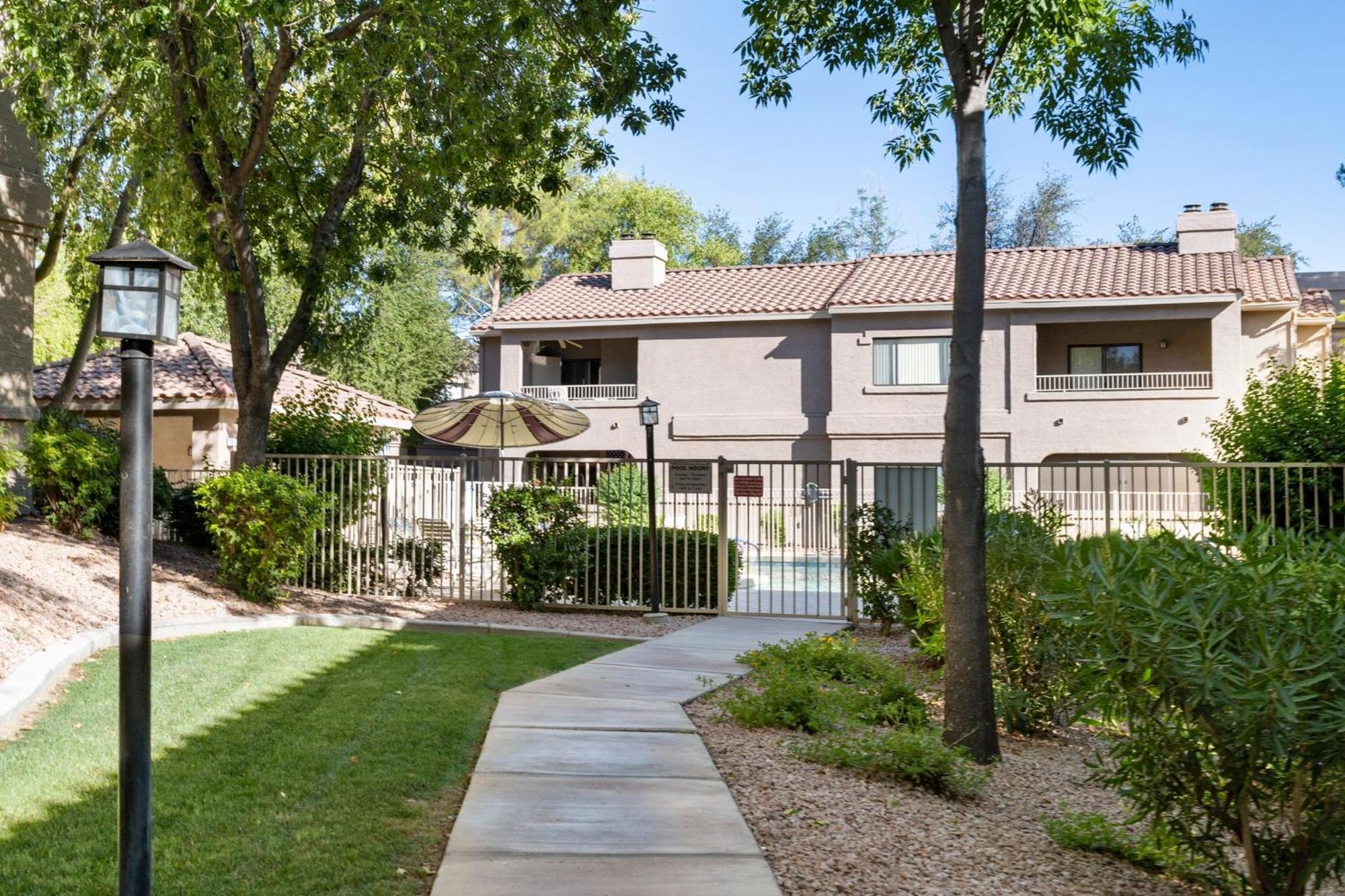 15 Miles To Westworld, Golf, Barrett Jackson Scottsdale