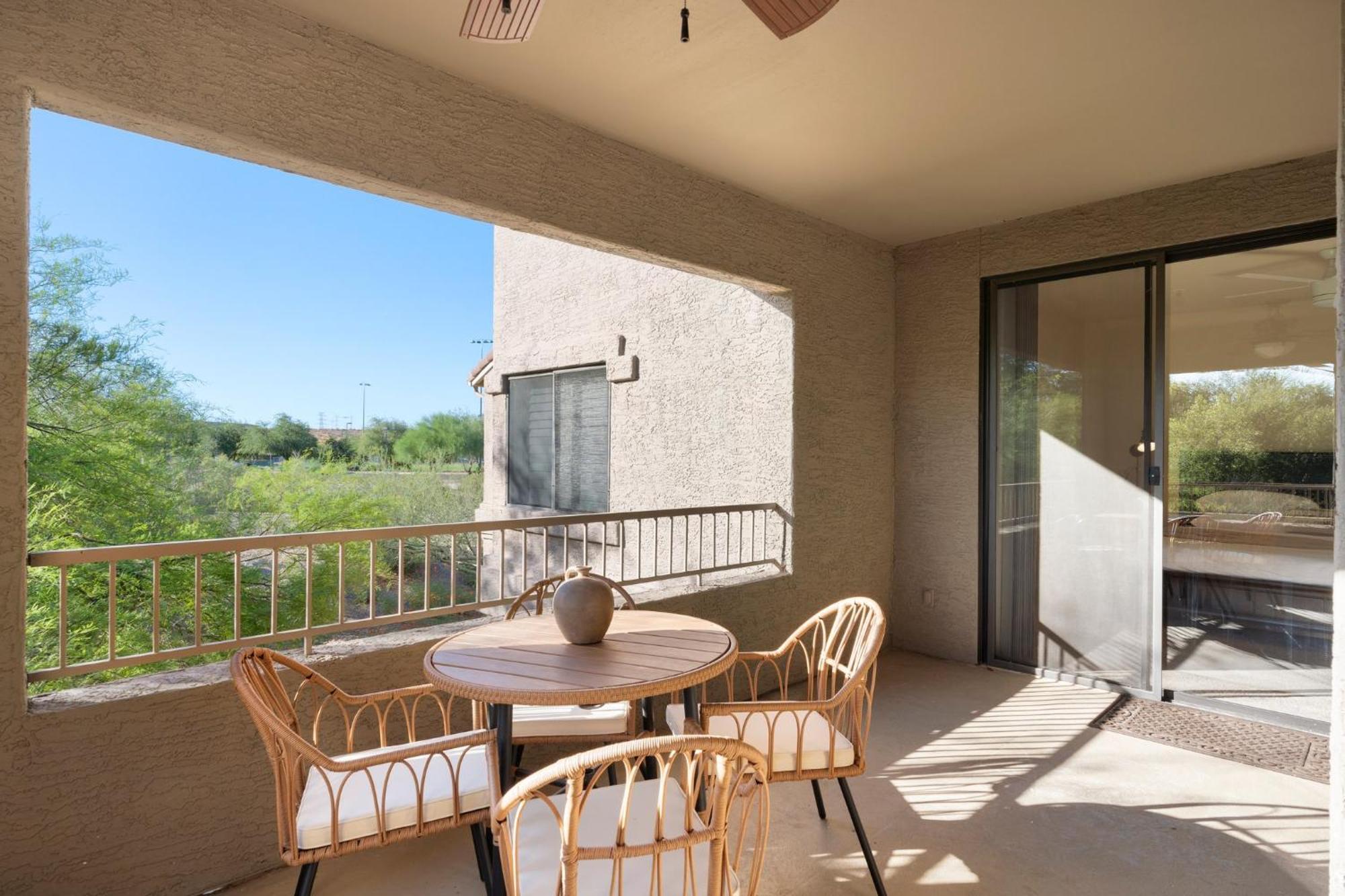 15 Miles To Westworld, Golf, Barrett Jackson Holiday home *