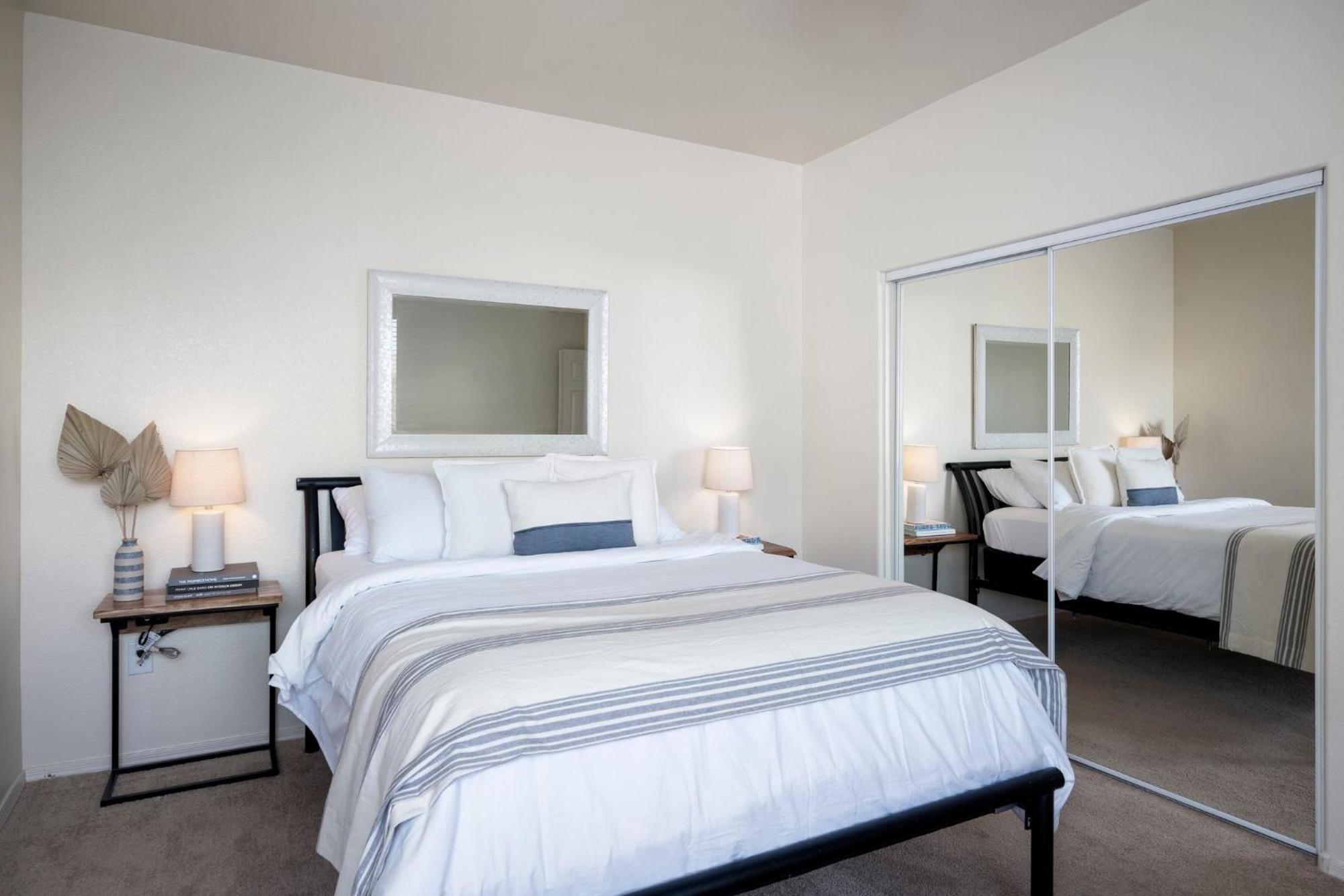 15 Miles To Westworld, Golf, Barrett Jackson Holiday home *