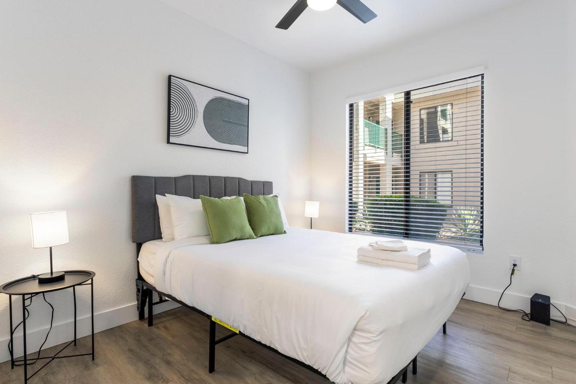 2br Cozysuites At Kierland Commons With Pool #04 * Scottsdale