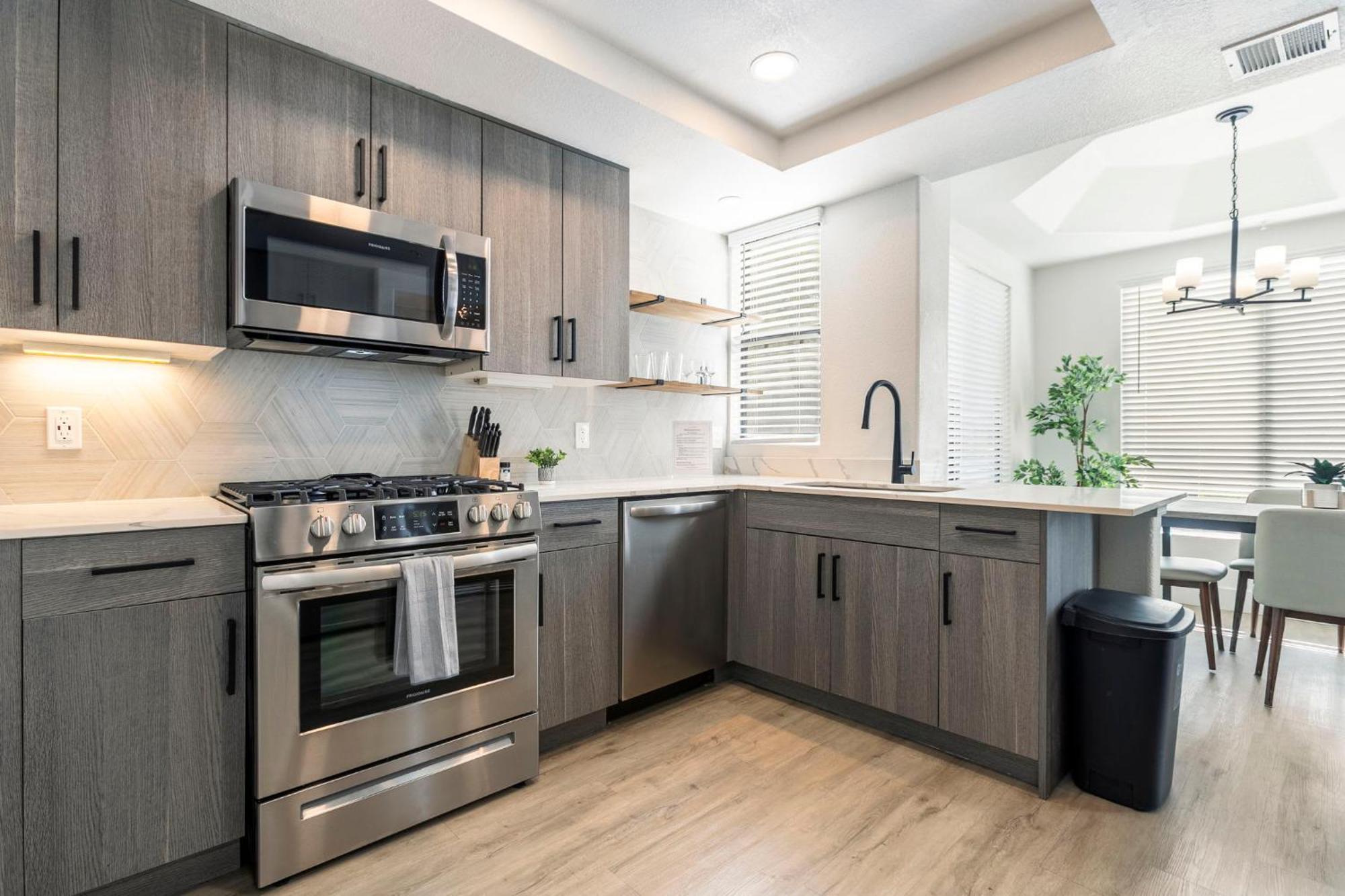 2br Cozysuites At Kierland Commons With Pool #04 * Scottsdale