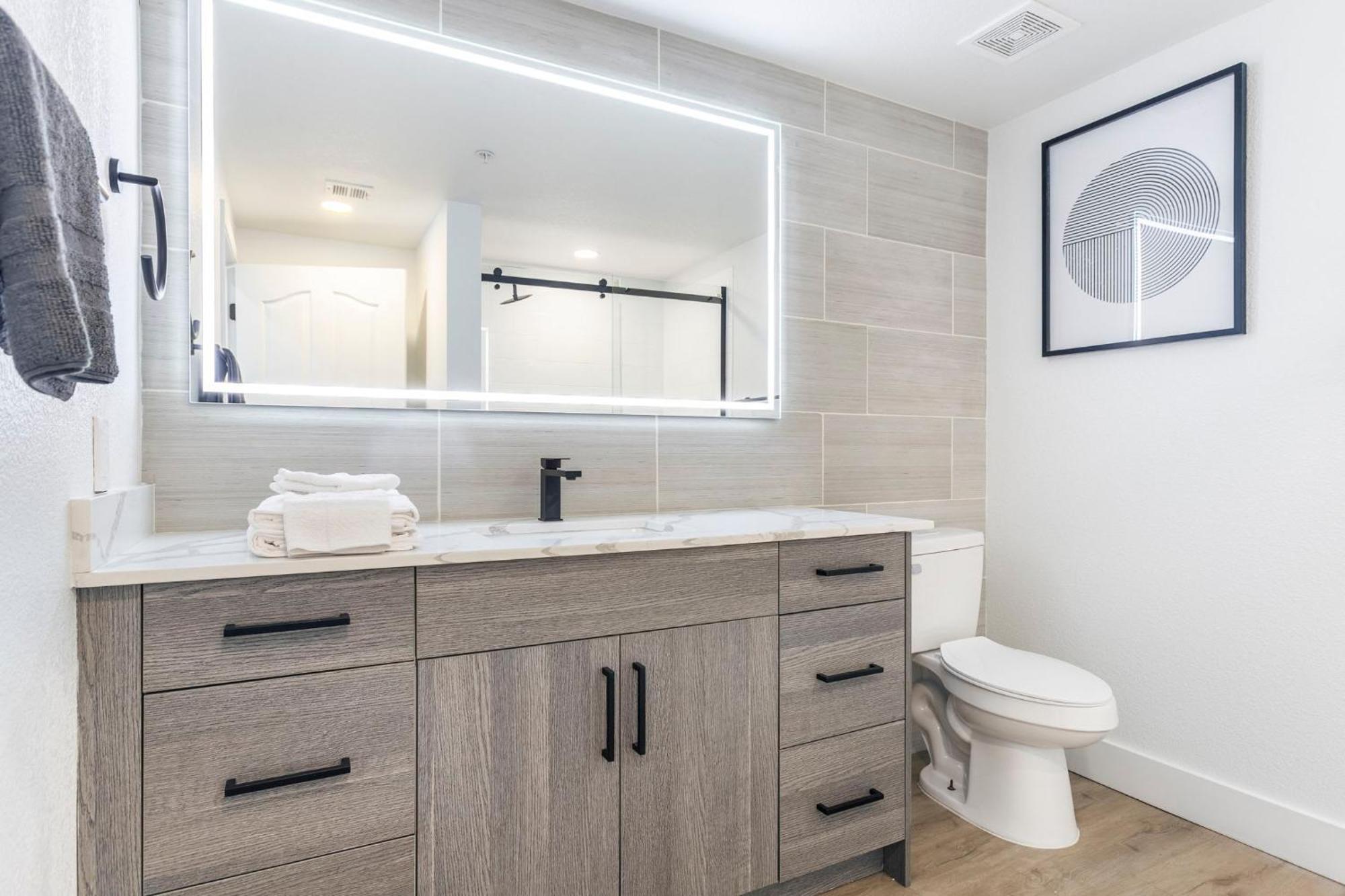 2br Cozysuites At Kierland Commons With Pool #04 Apartment