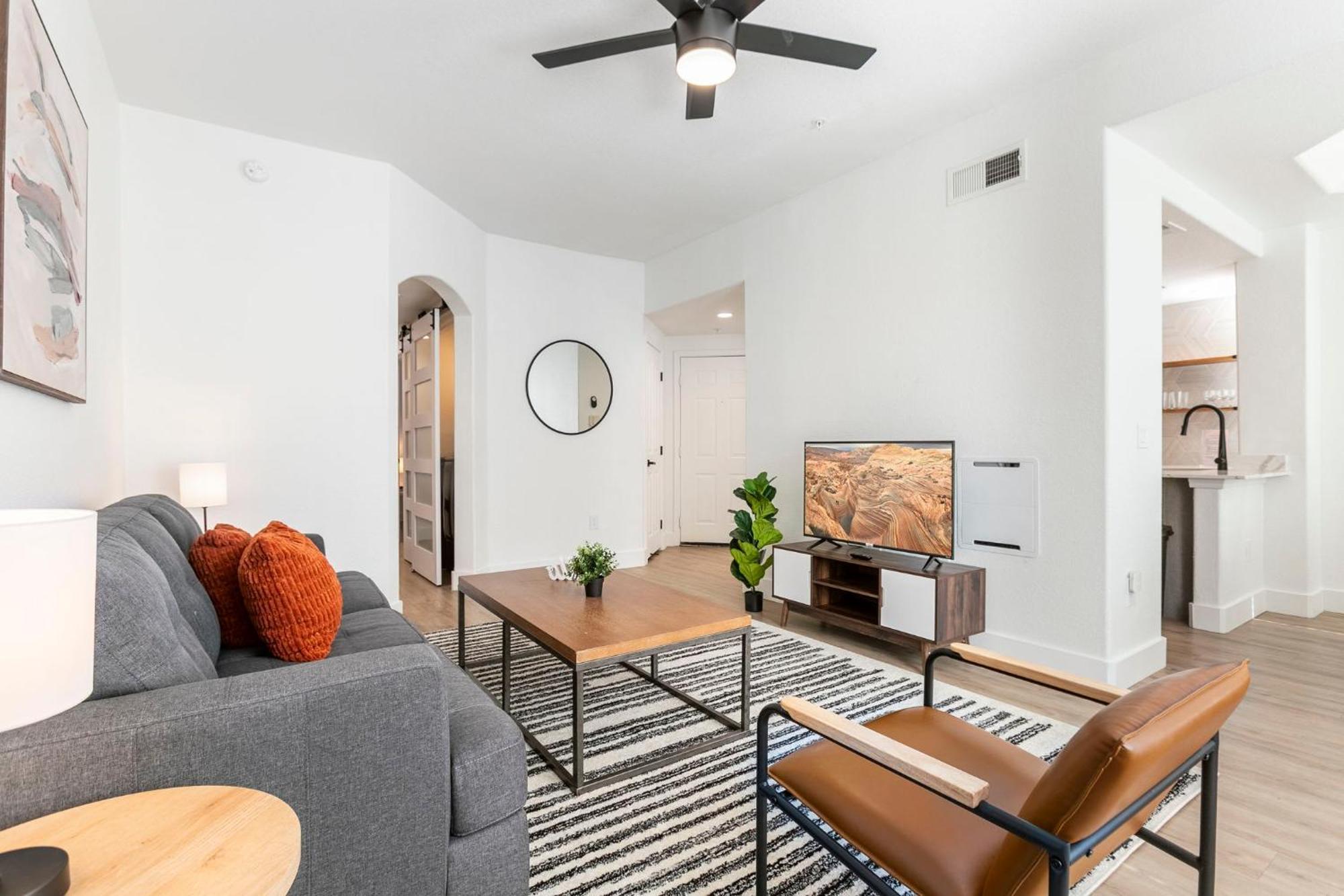 2br Cozysuites At Kierland Commons With Pool #04 Apartment *