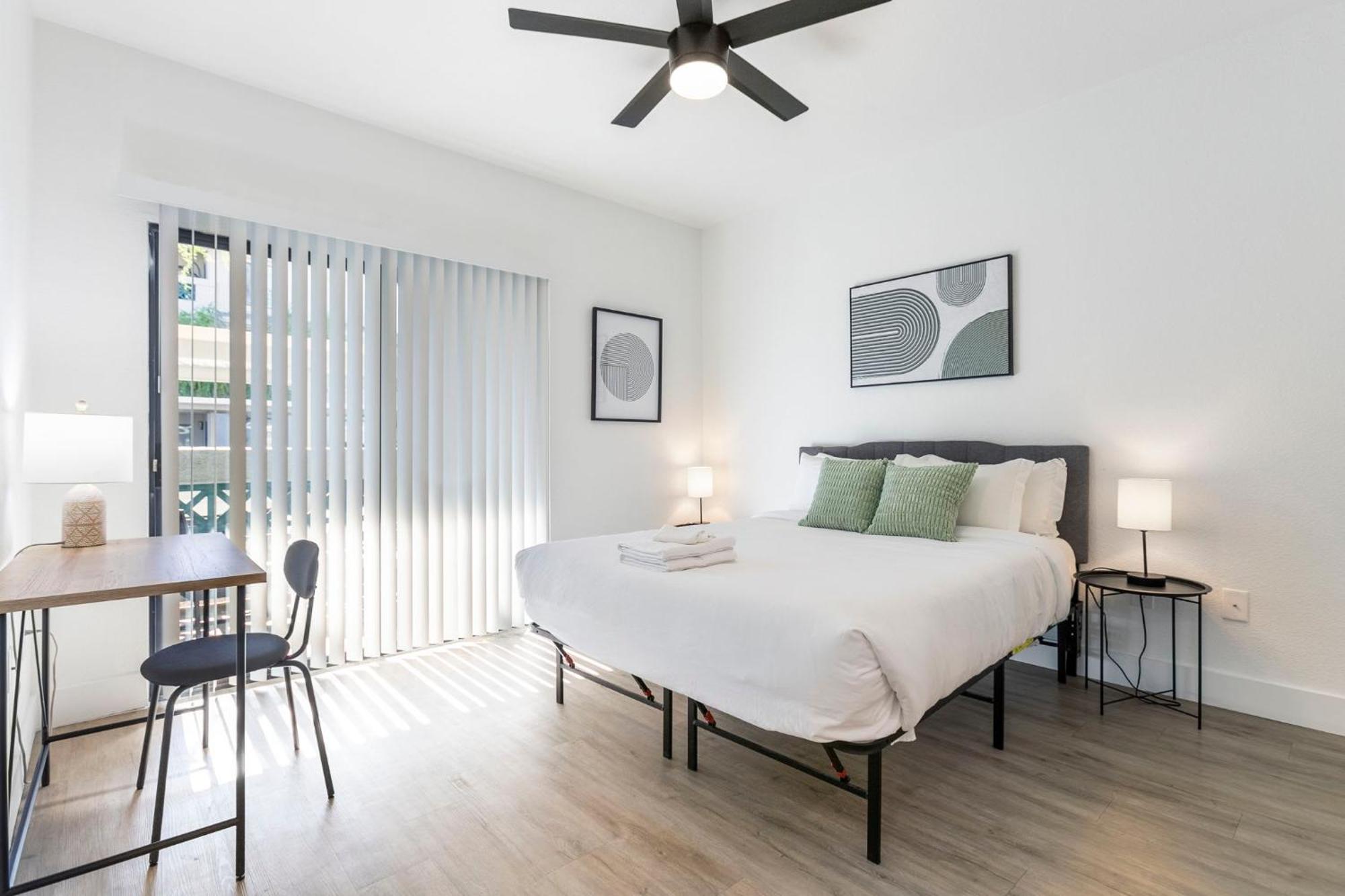Apartment 2br Cozysuites At Kierland Commons With Pool #04 Scottsdale