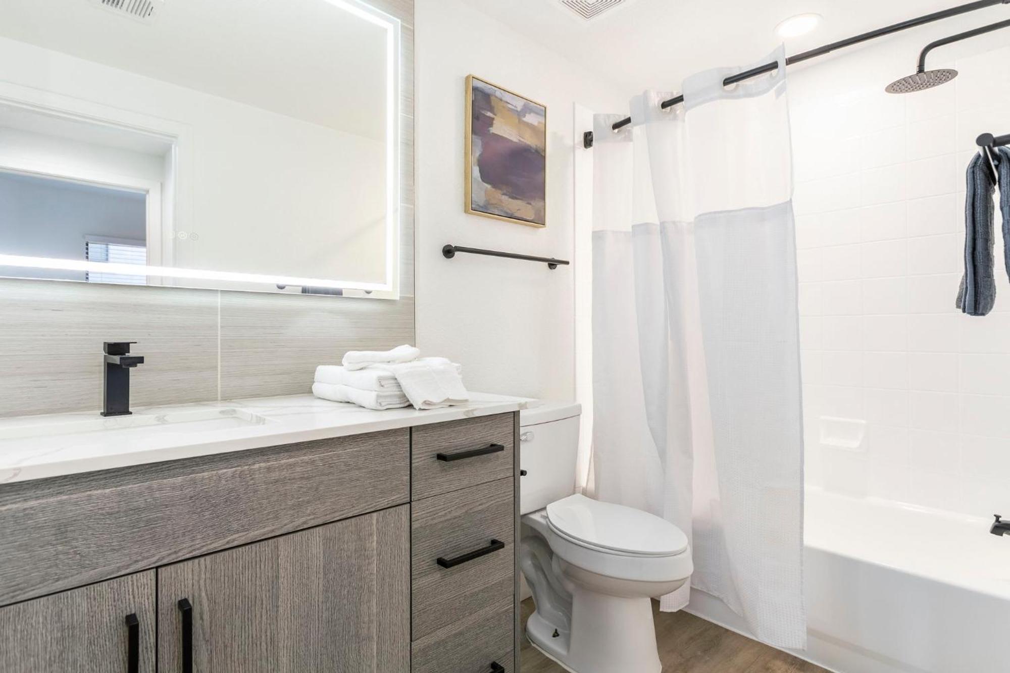 2br Cozysuites At Kierland Commons With Pool #04 Apartment *