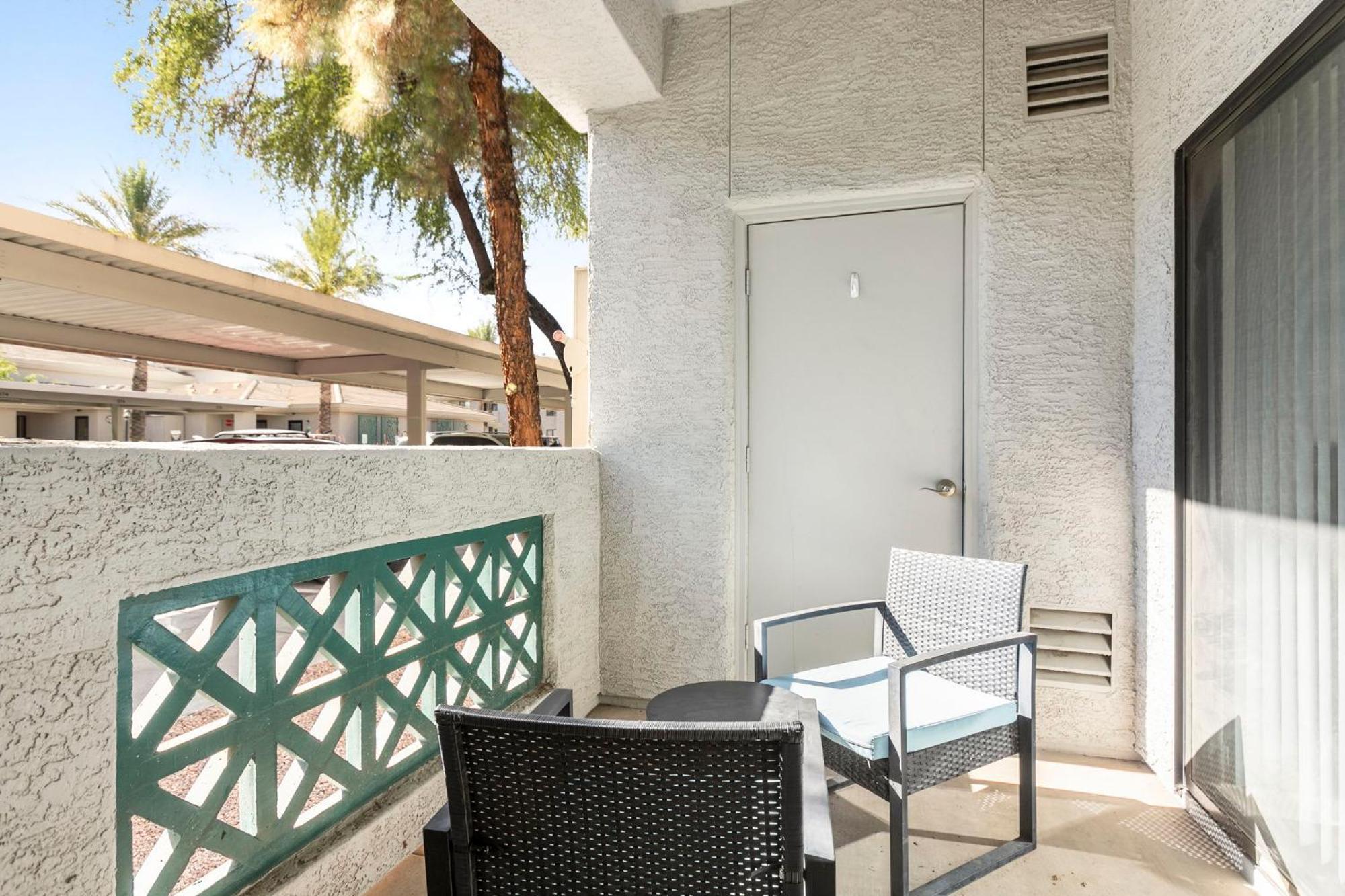 2br Cozysuites At Kierland Commons With Pool #04