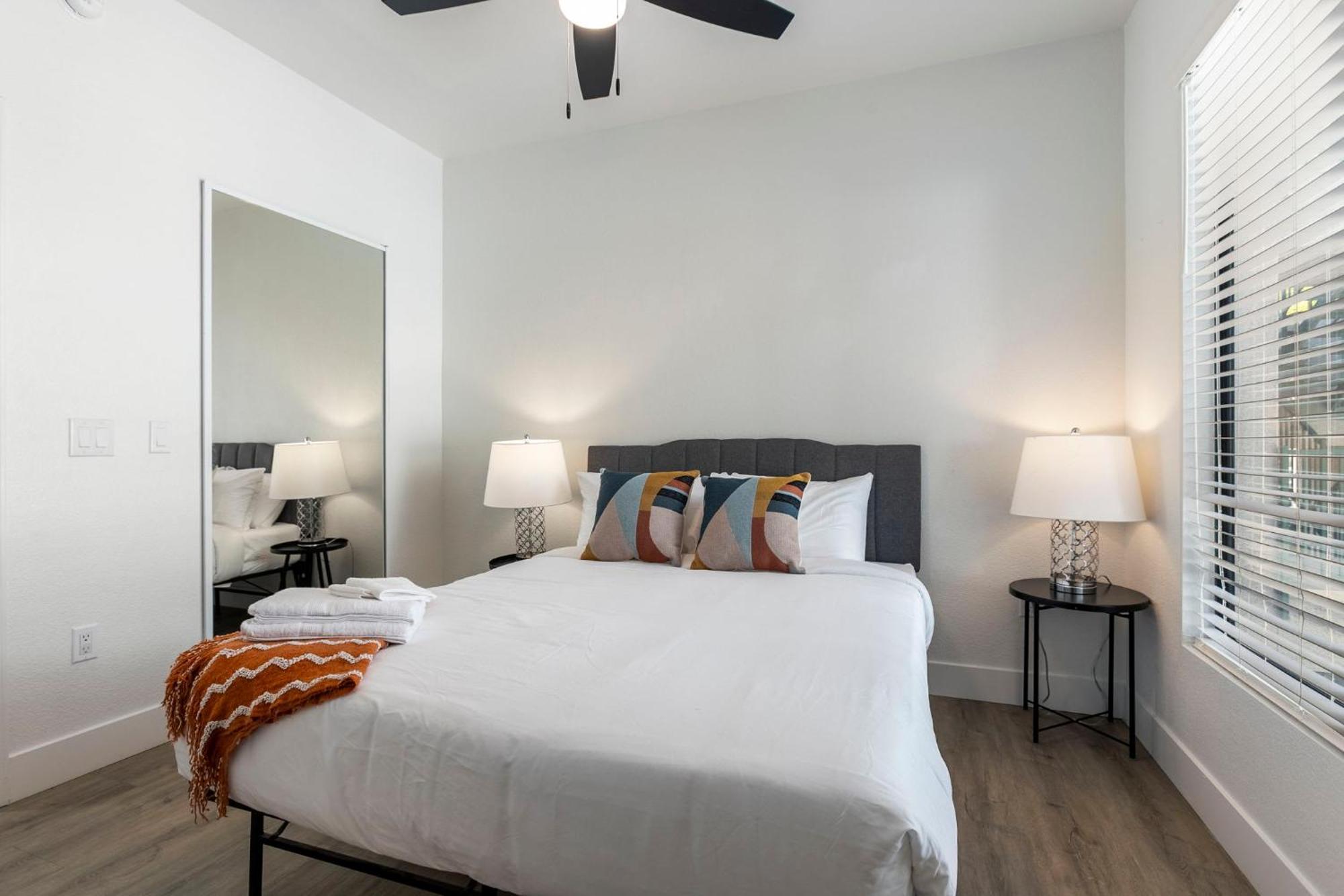 Apartment 2br Cozysuites At Kierland Commons With Pool #05 Scottsdale